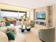 Descubra un apartamento frente al mar completamente...