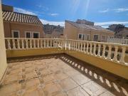 Descubre el lujo costero con esta hermosa villa...