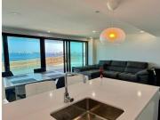 Descubre el lujo y la exclusividad en la costa de...