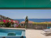 Descubre esta espectacular villa contemporánea situada...