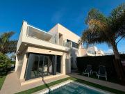 Descubre esta espectacular villa independiente de diseño...