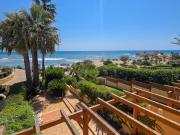 Descubre este exclusivo chalet adosado frente al mar en...