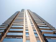 Descubre este impresionante ático dúplex en uno de los...