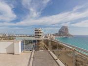 Descubre la exclusividad en este ático en primera línea...