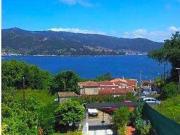 ¡Descubre tu hogar ideal en A Guia! Esta impresionante...