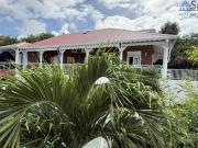 DESHAIES Complexe touristique avec bungalows Piscine V