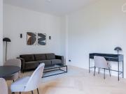 Design Meets Clarity – A Stylish Retreat Steps Away from...