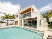 Design Perfection, Luxury Coastal Living with the Lot!