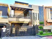 Designer 10 Marla House With Spacious Street View