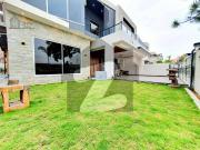 Designer 1 Kanal House With Large Lawn At Prime Location...