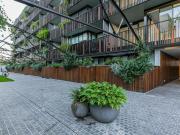 Designer 2 Bed Apartment with Balcony & Car Space in...