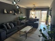 designer 3 bed 2 bath on the 1st flo.