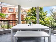 DESIGNER 3 BEDROOM FAMILY SIZED APARTMENT WITH 2...