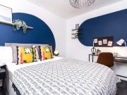 Designer En Suite | Near Gym, Shops & Station
