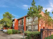 Designer living in great location