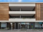 Designer Living in the Beating Heart of Richmond Fully...