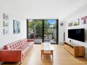 Designer Living Meets Urban Lifestyle Designer Living Meets Urban Lifestyle