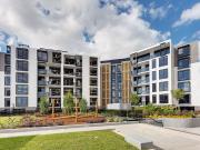 Designer Luxury One Bedroom Plus Study Apartment in...