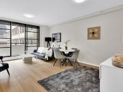 Designer modern apartment in the heart of North Sydney CBD