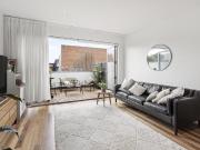 Designer townhouse with city views in a quiet yet ultra...