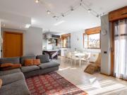 DESIO VENDESI ampio appartamento trilocale con box