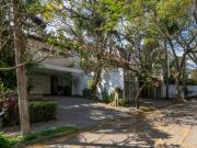 Aconchegante casa em condomínio para venda com 3...