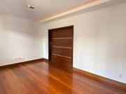 Deslumbrante casa em condomínio para venda com 4...