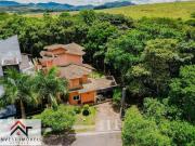 Deslumbrante Casa no Condomínio Figueira Garden com 5...