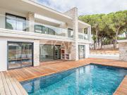 Deslumbrante moradia contemporânea com piscina de água...