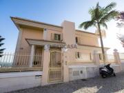 DESLUMBRANTE MORADIA T4 EM ALFRAGIDE!