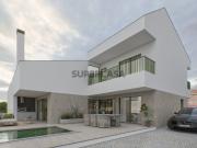 DESLUMBRANTE MORADIA T4 NA PONTINHA!