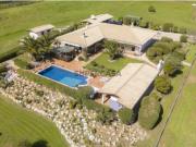 Deslumbrante Moradia Térrea com Piscina, Espaços...