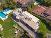 Moradia Elegante com Piscina Privada em Localização...