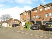 Detached house to rent in Fairway Drive, London SE28