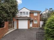 Detached house to rent in The Avenue, London N3
