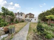 Detached House to rent Okehampton Crescent, Welling, DA16