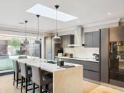 Detached House to rent with 4 bedrooms, Clare Lawn...