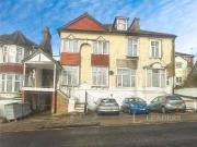 Detached to rent in Cromwell Hill, Luton, Bedfordshire,...
