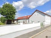 Deutsch Schützen: Wohnhaus mit Nebengebäude und Lagerhalle