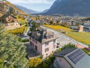 Deux appartements + dépôt, dans maison de 3 unités