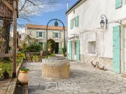 Deux charentaises au cadre bucolique