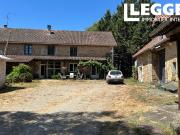 Deux maisons et dépendances autour d’une cour partagée,...