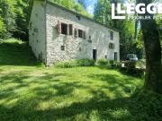 Deux propriétés de caractère, avec terrain situé à...