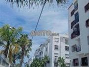 Deux Standing Couple Filles Célibataires