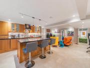 Devonshire Road, London, W4 2 bed flat to rent £3,500...