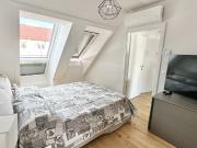 DG 2 Zi Wohnung mit Balkon + KLIMAANLANGE U1 Nähe