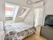 DG 2 Zi Wohnung mit Balkon + KLIMAANLANGE U1 Nähe