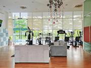 低密度公寓 全装修160千再附送家私出售 走路可到商店餐厅 安全便利 1341 sqft Corner lot...