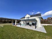 Diese elegante, freistehende Villa bietet eine...