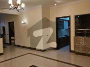 Diligently Maintained 5 Bedroom 500 Square Yards...